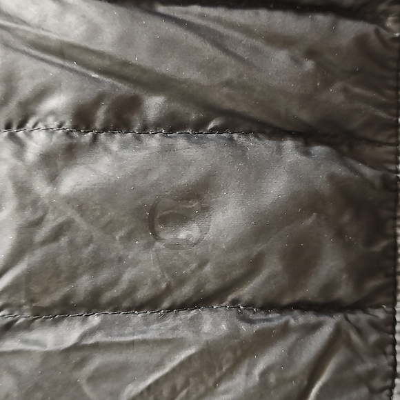 220. Lululemon Run: Turn Around Vest - Picture 10 of 12